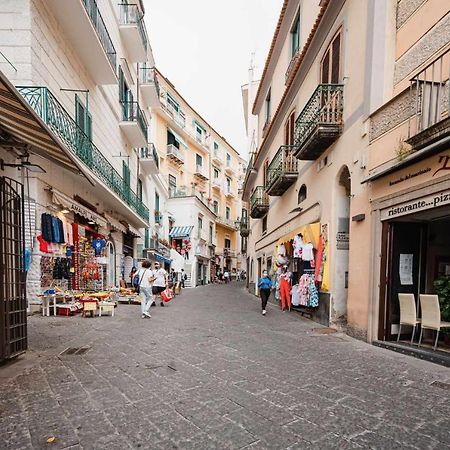 White Amalfi Centro Storico By Italianhost Apartment Ngoại thất bức ảnh