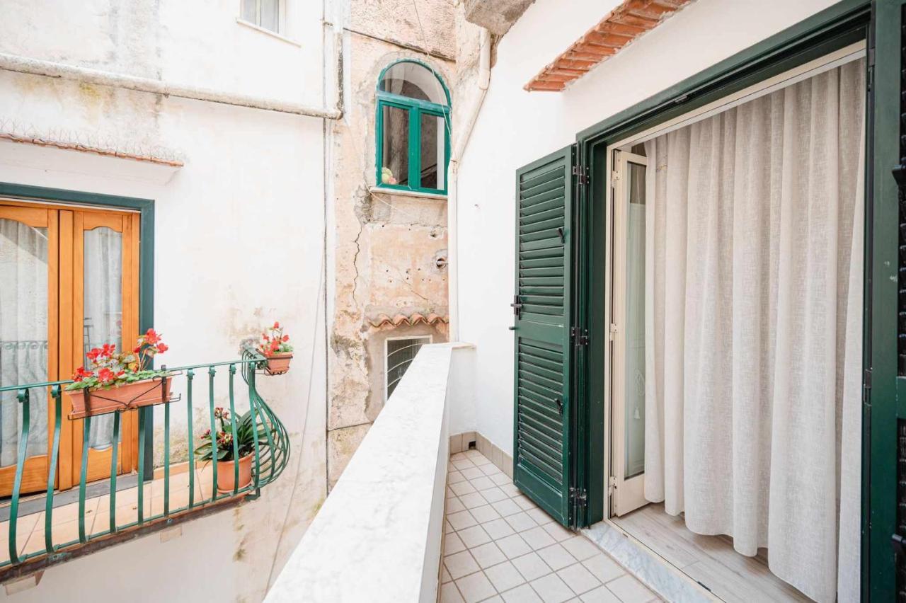 White Amalfi Centro Storico By Italianhost Apartment Ngoại thất bức ảnh
