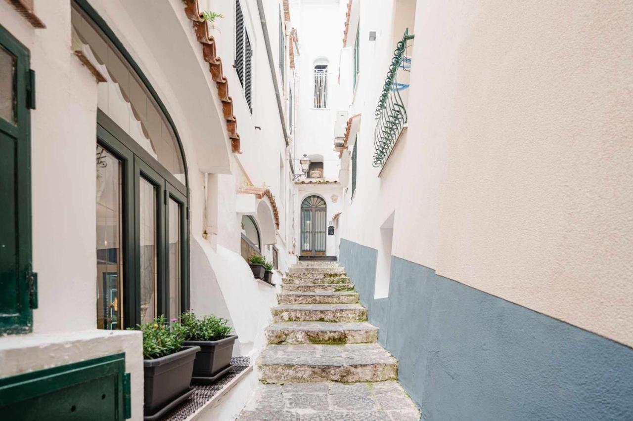 White Amalfi Centro Storico By Italianhost Apartment Ngoại thất bức ảnh
